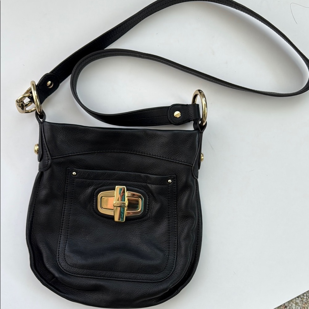 B Makowsky black leather crossbody/shoulder bag